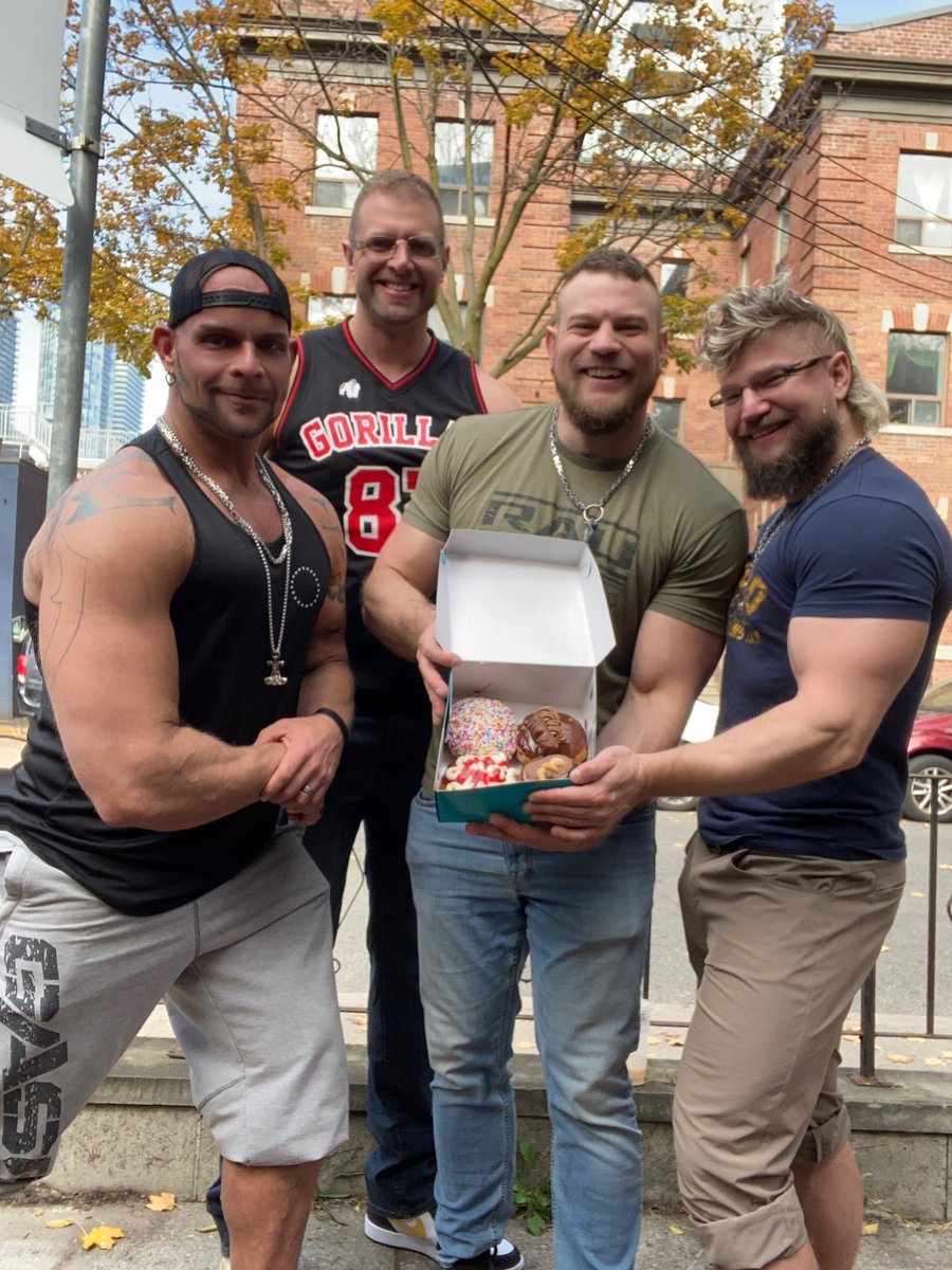 Happy Monday.  We brought doughnuts-
<a href="/CiriousMuscle/">CiriousMuscle</a> <a href="/CineGiant/">CineGiant</a> @tiger_muscle