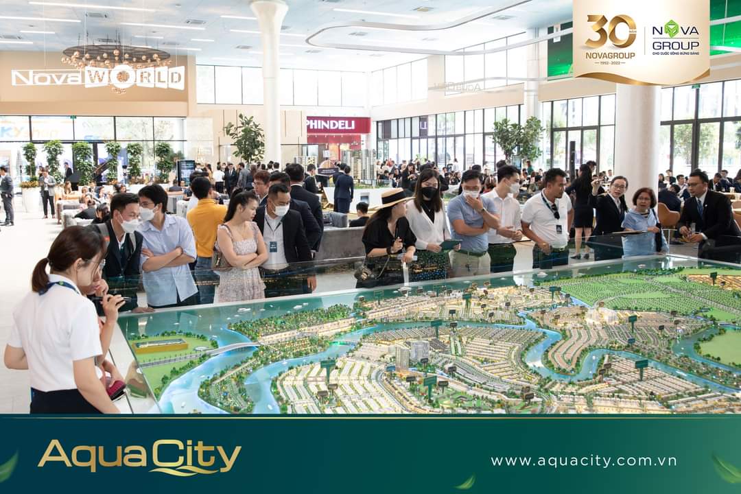 Property_Nova's tweet photo. Nhà đầu tư quan tâm và phấn khích trước những ưu đãi từ chương trình BEST DEAL !

👉 Cùng nhìn lại những hình ảnh trong event cuối tuần qua tại Novaland Gallery nhé !

#bestdeal #novaland #aquacity #novaworldphanthiet #thegrandmanhattan https://t.co/QDUmxRtq57