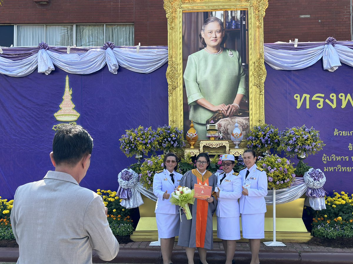 mommymemecrypto's tweet photo. Behind-the-scenes pictures of taking care of nationally important people. The origin of Royal Blend Coffee. 

Her Royal Highness Princess Maha Chakri Sirindhorn. https://t.co/eWR94kld6x