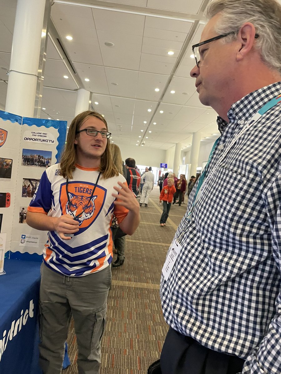 mrstechbrarian's tweet photo. @HSD_Esports, was invited to participate at the Missouri School Board Association @MissouriSBA Student Showcase #MSBA22 Grateful to these groups of students who were willing to give up a Saturday and take a long drive to KC to talk to other districts about Esports. @moseforg https://t.co/9FPYUw2nJ2