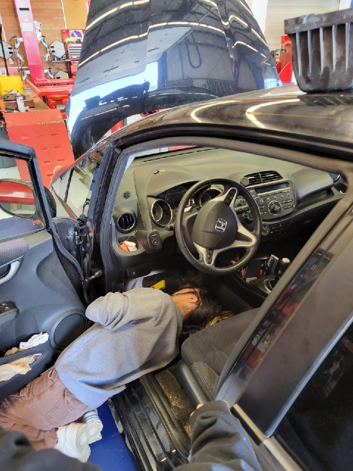 woteched's tweet photo. Mountaineer Auto Club students working on a clutch master cylinder and the a bumper and headlight replacement https://t.co/0WtGof0TmT