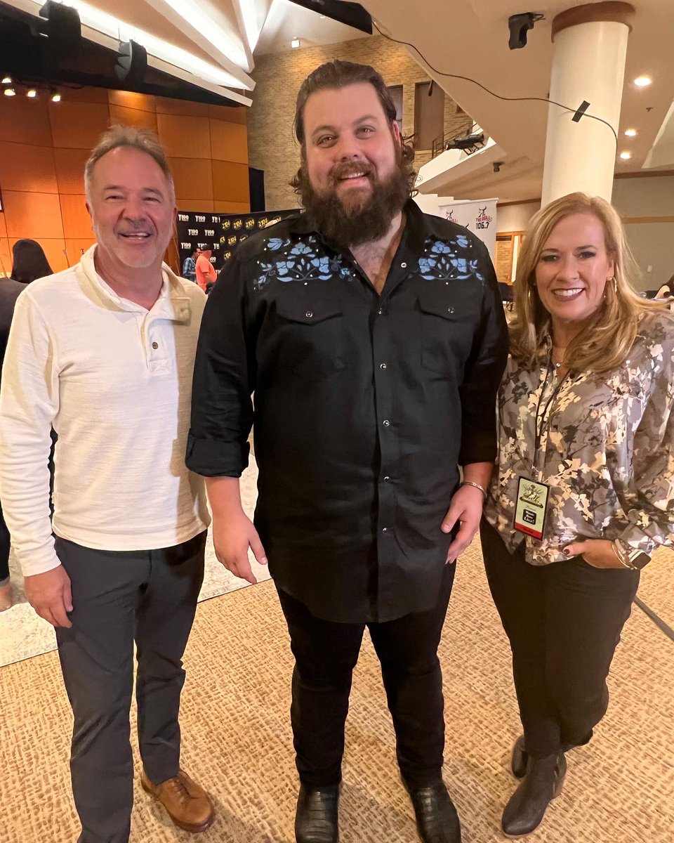 981THEBULL's tweet photo. .@OfficerDon1 and @DeAnnStephens talking to the stars and newcomers as they get ready #CMAAwards. Broadcasting live from Nashville this week thanks to @fisherhousefdtn and @sharla_mccoy.

Listen live: https://t.co/TsDKe0n3q7

#iHeartCountry https://t.co/CZEtWu91E6