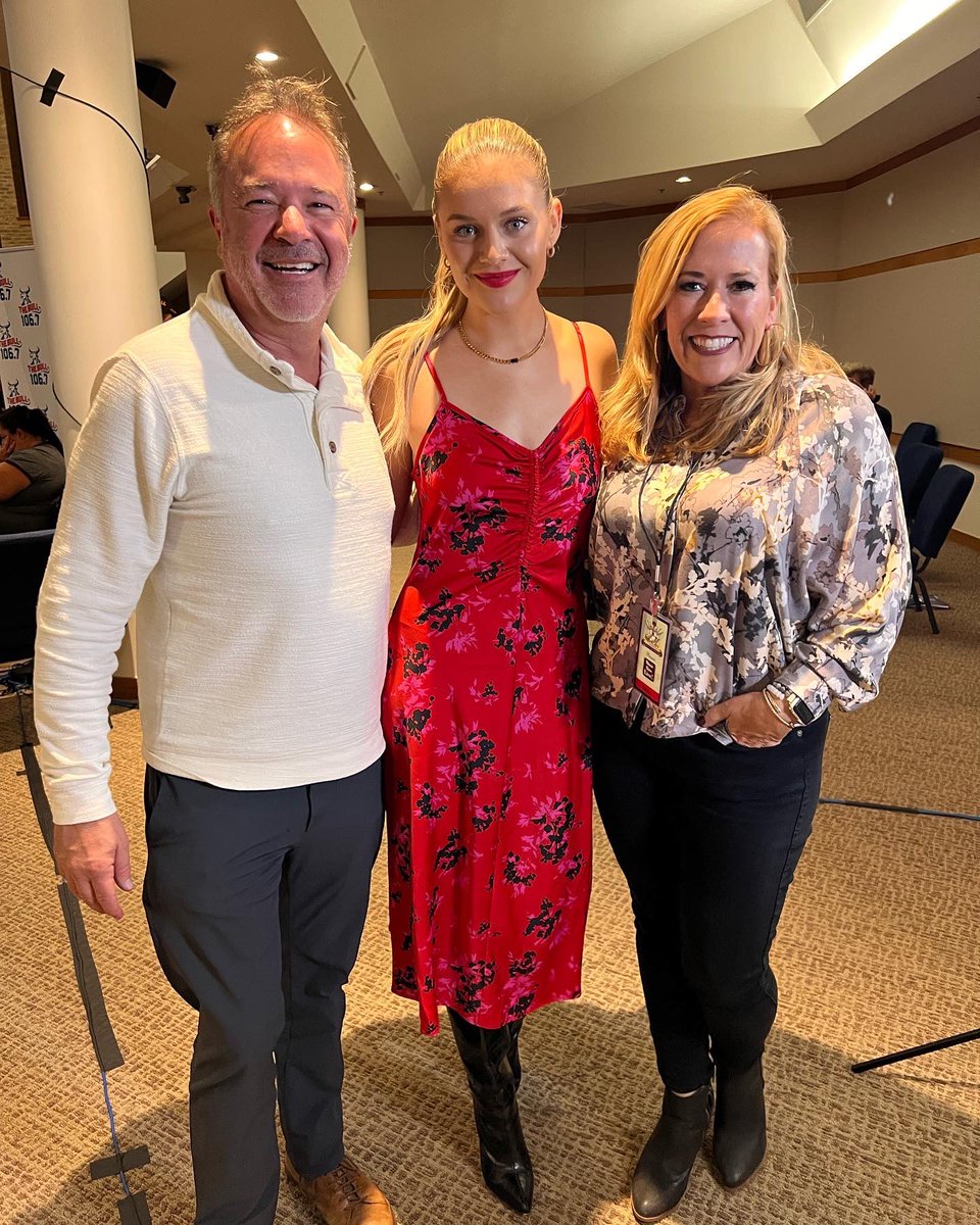 981THEBULL's tweet photo. .@OfficerDon1 and @DeAnnStephens talking to the stars and newcomers as they get ready #CMAAwards. Broadcasting live from Nashville this week thanks to @fisherhousefdtn and @sharla_mccoy.

Listen live: https://t.co/TsDKe0n3q7

#iHeartCountry https://t.co/CZEtWu91E6
