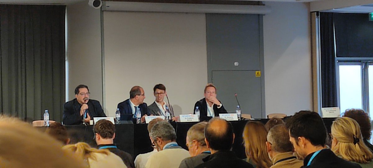 Poursuite des #JASFGG2022, parlons désormais se la prise en charge de l'insuffisance ❤️ chez la personne âgée 🧓 place des différentes thérapeutiques #IEC #BBloquants #InhibAldosterone #Inhib_SGLT2.