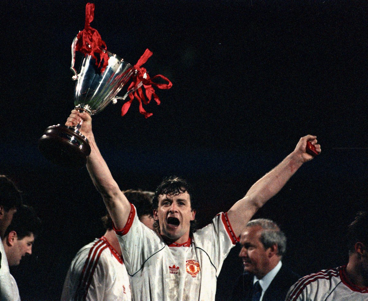 ManUtd_ID's tweet photo. Ora wedi, ora mundur 💪
United siap tempur 🇪🇸

#UEL #UELDraw https://t.co/7koM3iTjT3