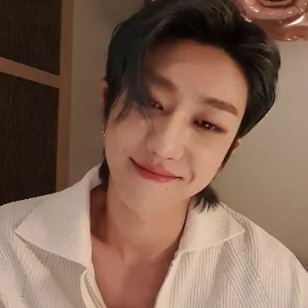 THE8SPACE's tweet photo. he looks so good : ( https://t.co/k2ZdoE3S43