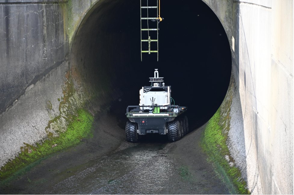 ArmyERDC's tweet photo. The ERDC DamBot™ team recently deployed to Pennsylvania's Curwensville Dam to perform an inspection. The DamBot™ navigated rough terrain to enter the dam, and high-resolution data was delivered to project engineers at @USACEBaltimore for evaluation. https://t.co/m1D901utmj