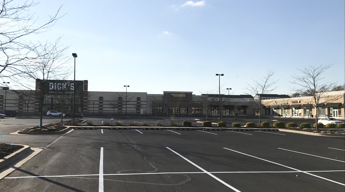 GaryStrattonKY's tweet photo. Empty lots at Frankfort's newest shopping center 5pm on Fridays like this one, mean there is economic trouble in this town. It's time for a change? Dr. Gary Stratton will be your stronger voice and better choice in the State House. It's time for change.

#TeamStratton https://t.co/KGdlvxqAqY
