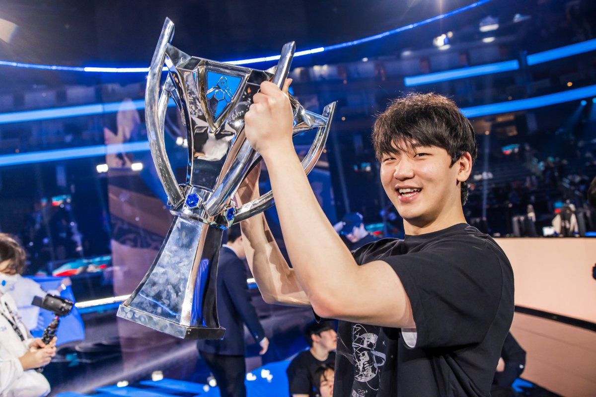 Juhan, the substitute jungler for @DRXGlobal technically saw the most success out of any other player in the 2022 season.

Spring
- Joined @PSG_Talon in the #PCS, won Spring Split
- Played in #MSI2022

Summer
- Joined @DRXGlobal in the #LCK
- Won #Worlds2022, eligible for skin