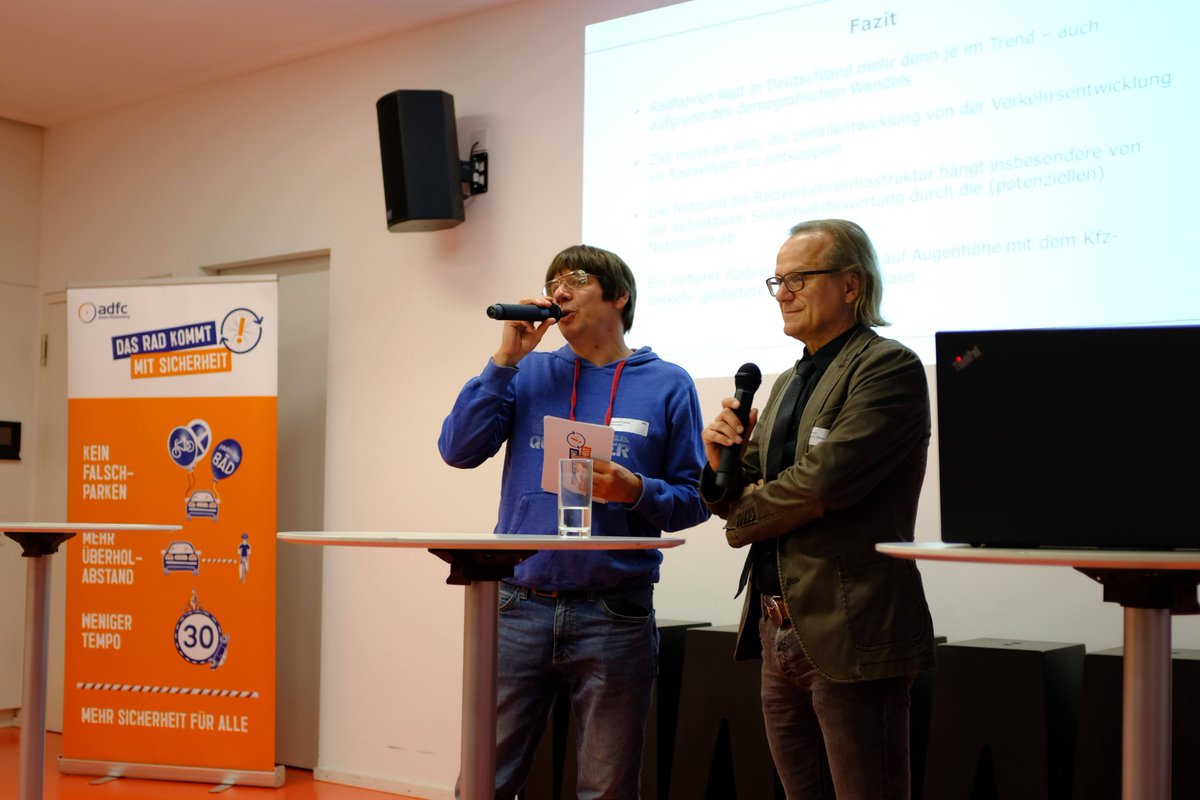 Ergebnisse unserer <a href="/FahrradClub/">ADFC Bundesverband</a>-Fachveranstaltung am 19. Oktober „Wie mit mehr Radverkehrssicherheit die #Verkehrswende gelingt“ waren auch diese drei Fachimpulse zur #Radverkehrssicherheit.
#DasRadKommtMitSicherheit
👉bw.adfc.de/artikel/wissen…