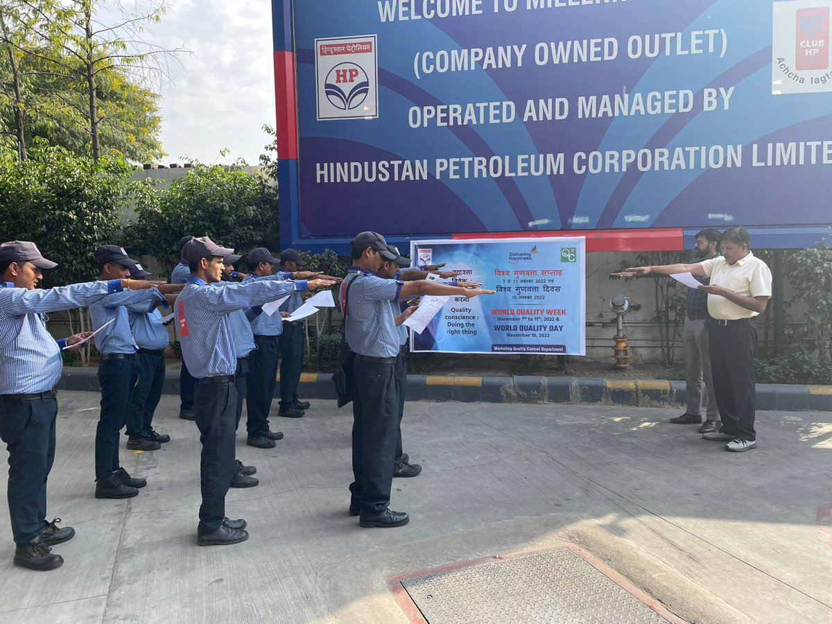 HPCL_JaipurRO's tweet photo. Pledge Administered At COMCO Millenium, Jaipur With Customer Service Attendants During World Quality Week 2022. It was Followed By Demonstrating Customers About Checking Quality of Petroleum Products At Retail Outlet. @HPCL @HardeepSPuri @Rameswar_Teli @PetroleumMin @Rg03Goel https://t.co/q1IRumQZ0a