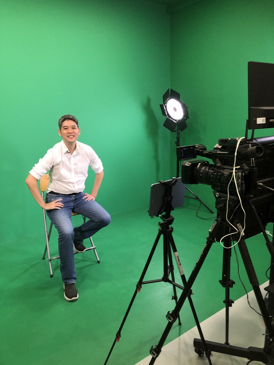 leikhong's tweet image. For most #webinars that I did, 
all I do is sit in my home office, 
switch on my webcam, and that's it ✌🏻.

For this one, I'm doing it at a full-gears studio.
.
.
Feel really good and cool.
#RevenueGrowth
#SalesMadeSimple
#Webinar
#recordingstudio