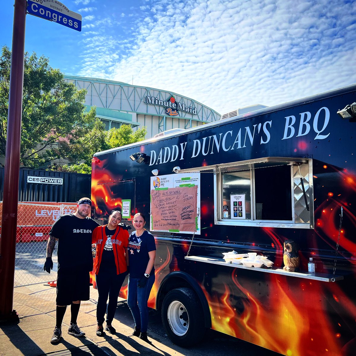 DaddyDuncanBBQ's tweet photo. Thanks to the MLB Network for having us at the World Series. We served 175 BBQ Boxes in 3 hours. Congrats to the Houston Astros! World Champions! https://t.co/tM4uu6xrAZ