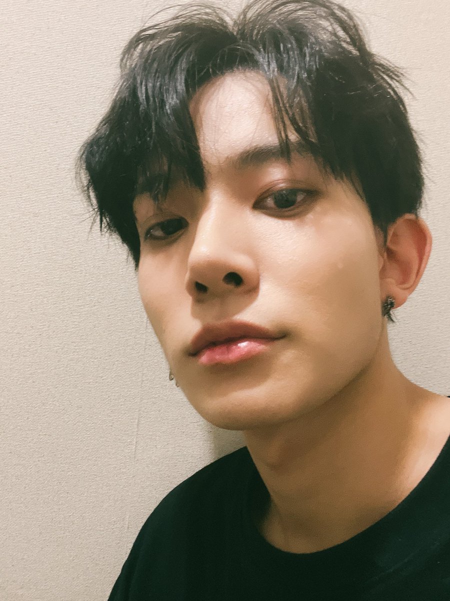 “หวังว่าจะชอบผมในขอบเขตที่เหมาะสมนะครับ ถ้าคลั่งไคล้เกินเดี๋ยวไม่ดีต่อสุขภาพ” - ฮีซึง -
//ยอมแล้วค่ะ ถอนตัวไม่ได้ด้วย ㅠ__ㅠ