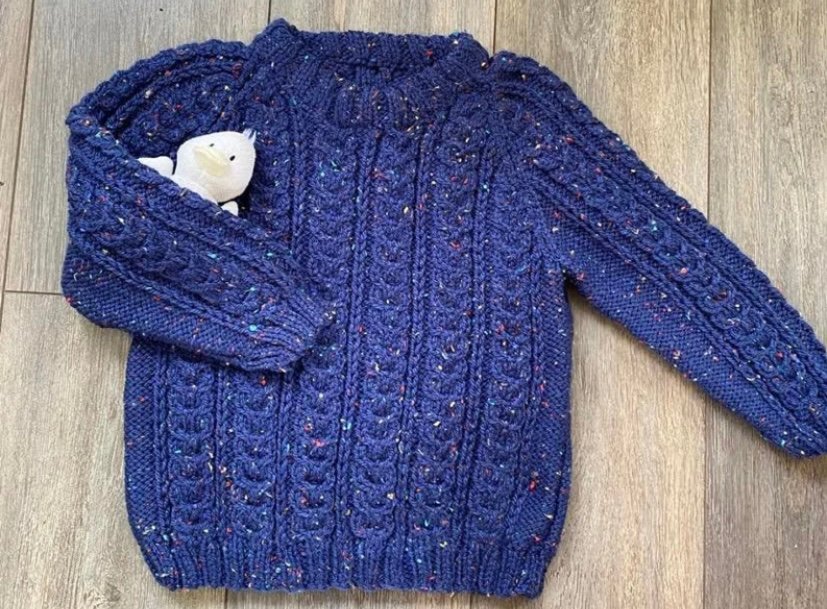 ScotKnitter's tweet image. etsy.com/uk/listing/124… 
Custom order in this morning for this blue jumper but in Kingfisher Blue - going to London on completion
#MHHSBD #UKMakers #firstmaster #SmallBusiness #scottishknitwearforkidsandgrownups