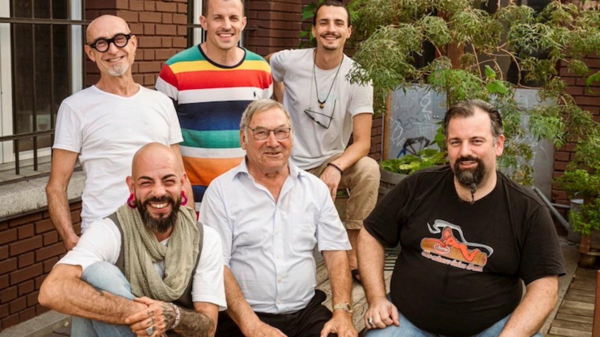 Auch #Männer haben es heute nicht leicht. Nicht nur stehen sie in einigen Kreisen unter Generalverdacht – sie sollen auch möglichst sensibel und genderflexibel sein. Das <a href="/MigrosMagazin/">Migros-Magazin</a> hat mit ein paar Männern übers heutige Mannsein diskutiert: migmag.ch/maenner