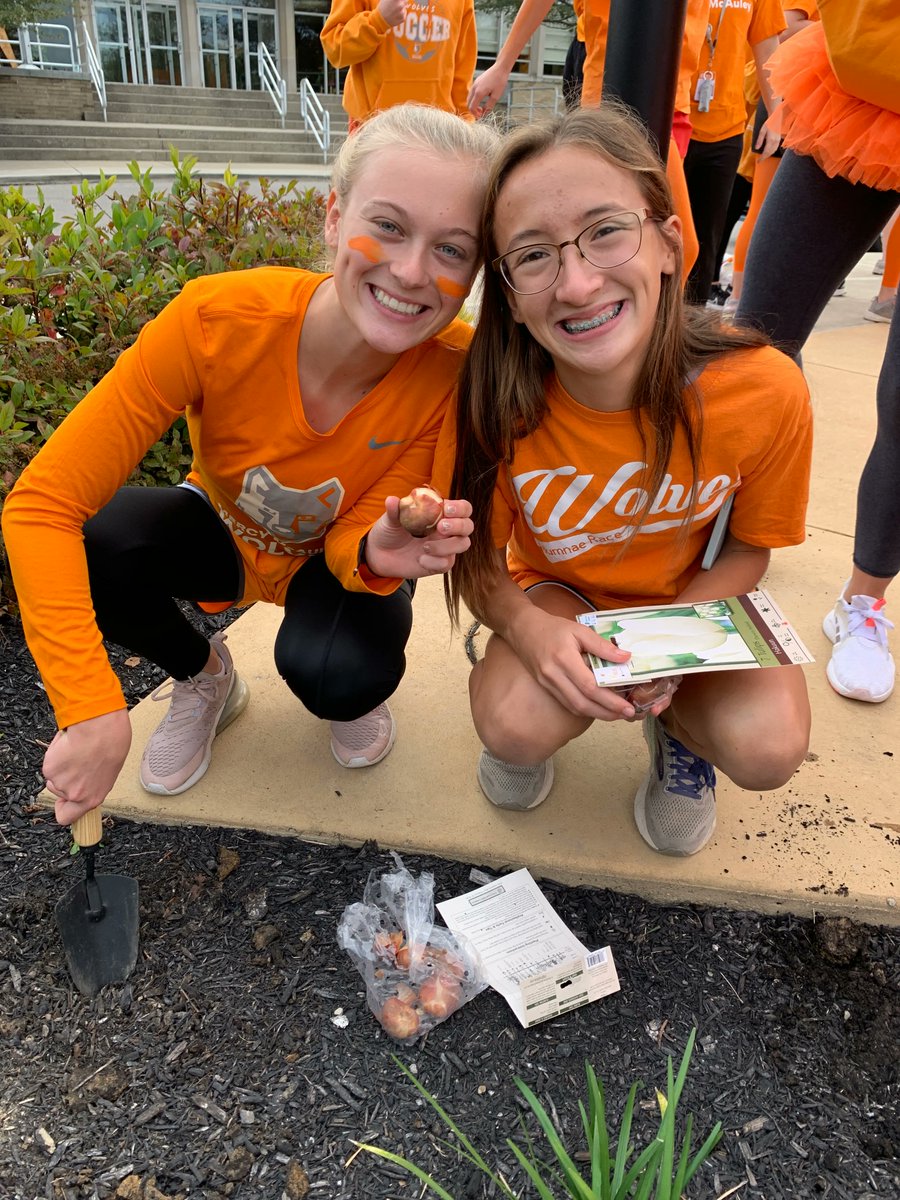 ✨ We Exceeded Our Goal! ✨

With the generous participation of our Mercy Education community, we logged over 45,300 hours of service during Mercy Week celebrations in September. What does 45,300 hours of service look like? Find out here! buff.ly/3hd0DHC