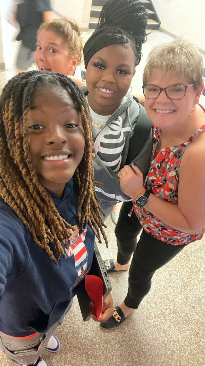 Love it when students come back to Woodbridge Middle! Welcome back MD! #8thgraders