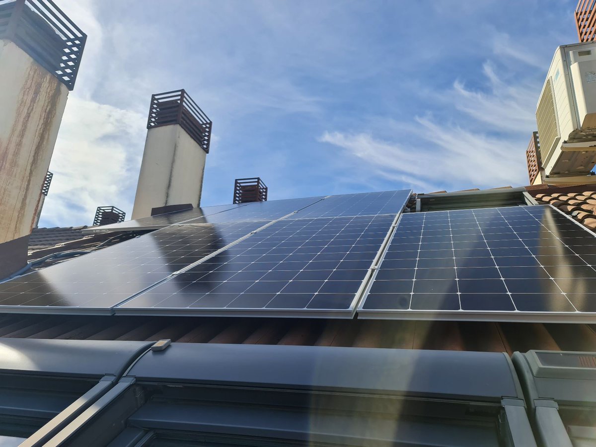 These beauties going up today. What a day! #renewableenergy #Sustainability 🌱