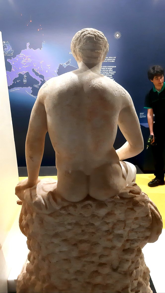 MSR_Tlse's tweet photo. En exclusivité, cette vue de la statue de Mercure qui était présentée dans l’#expoMithra 
🍑🤩 https://t.co/73nY3IoVGF