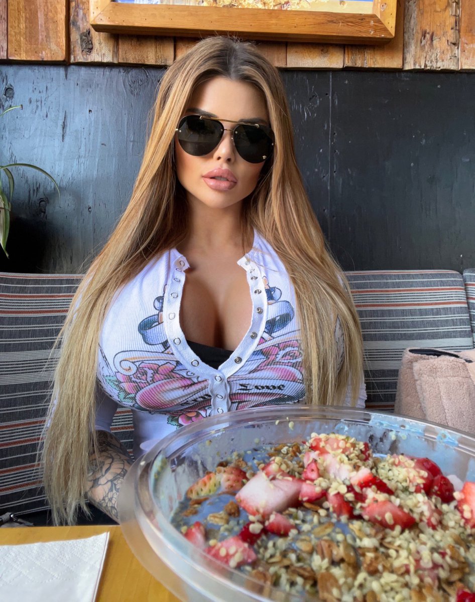 Paige British 💋 on Twitter: "In my happy place with sunshine and an açai bowl 😍☀️🇺🇸 Happy Monday