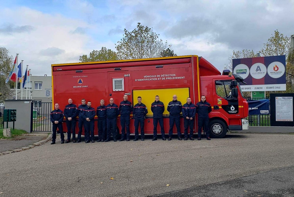 SDIS57's tweet photo. #Formation ☣️ | Ce matin, 12 sapeurs-pompiers mosellans ont débuté la formation d'équipier / chef d'équipe d'intervention risques chimiques et biologiques de niveau 2 #RCH2. https://t.co/bdbcOYU7Fw