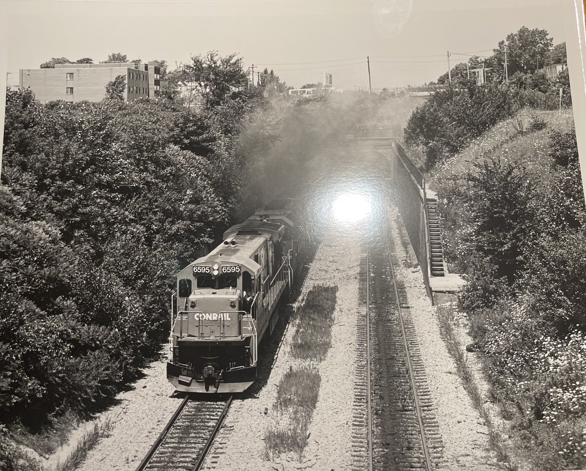 buckeye_and's tweet photo. EB CR Transfer exiting the Detroit Riv Tunnel. Windsor, ON. 7-17-87. Photo by Jill Oroszi. My Collection #Conrail #Railfan #Railroad #FreigtTrain #FallenFlag #FreightTransportation #FreightMovement #RailFreight https://t.co/sUjNklgLT9