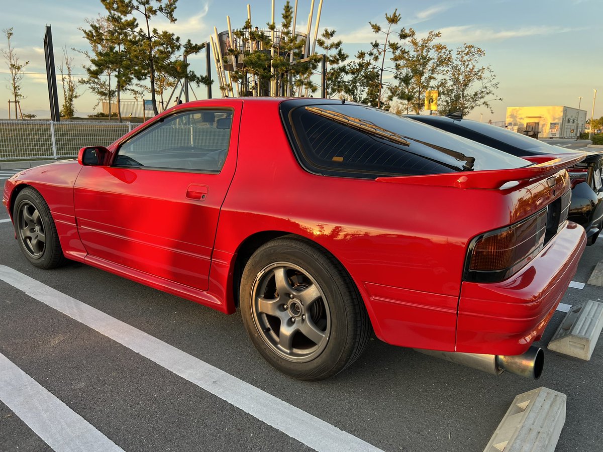 Dean_NismoZ33's tweet photo. A very clean Mazda Savanna RX7 #jdm #mazda #rx7 #FCrx7 #savannarx7 https://t.co/7Fo3hznhDY