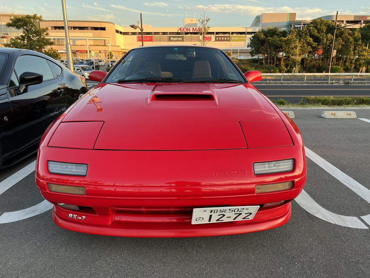 Dean_NismoZ33's tweet photo. A very clean Mazda Savanna RX7 #jdm #mazda #rx7 #FCrx7 #savannarx7 https://t.co/7Fo3hznhDY