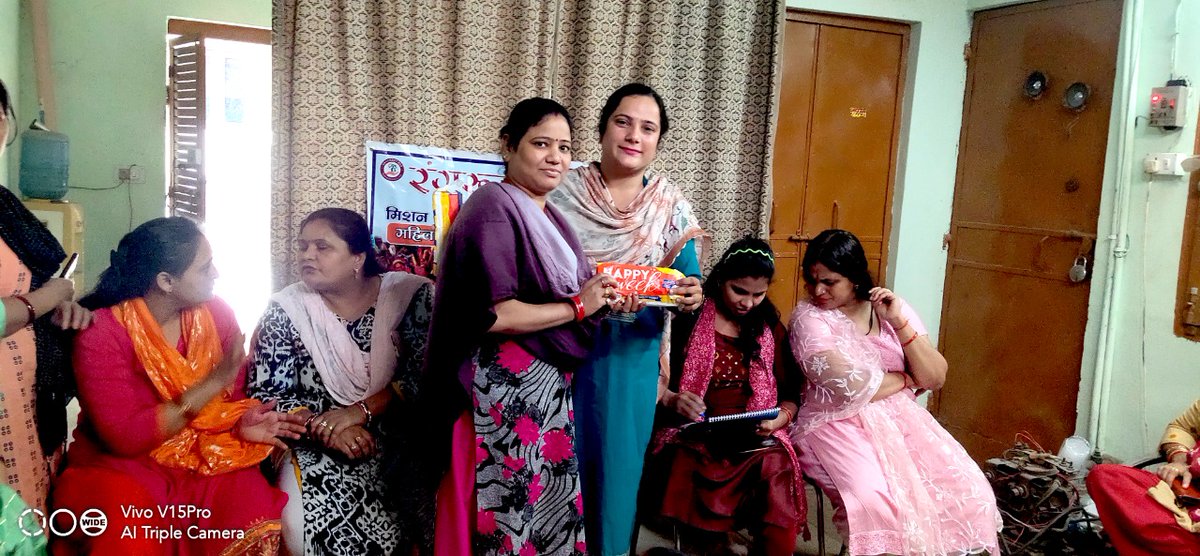 Tinaverma18's tweet photo. #सागरपुर में महिलाओ की समस्याओ के सम्बन्ध में बैठक
बैठक में आई सभी महिलाओ की समस्या का समाधान किया जाएगा
#RangrootNGO #TinaVermaSocialActivist #RangrootNGO #meeting #सागरपुर https://t.co/FUCUmUjnld