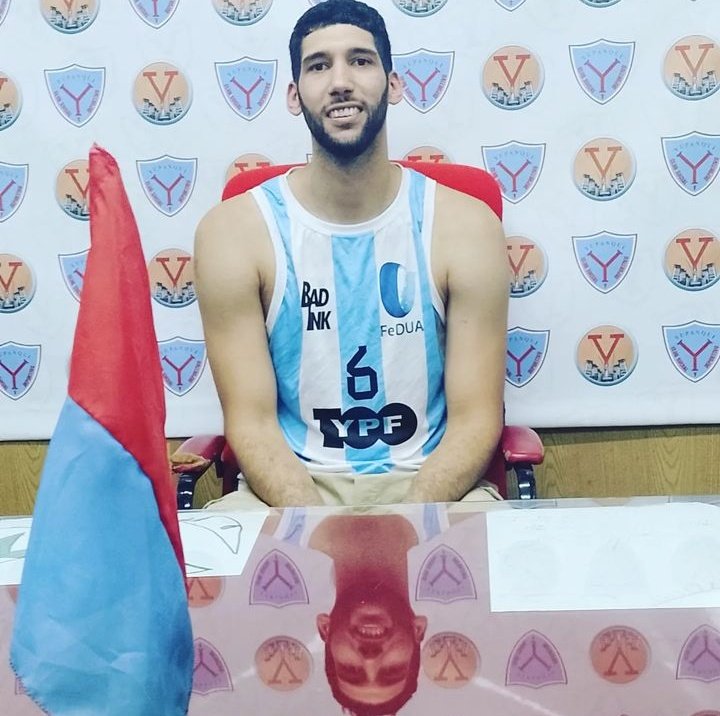 BasquetYupanqui's tweet photo. Felicidades a Matias Frasso!!! 🏀

El jugador de la Primera de @BasquetYupanqui formó parte de la Seleccion Argentina de Basquet Universitario de los II Fisu America Games, Merida 2022, México.

La Albiceleste logró la medalla de plata.
#fedua #doblecarrera #básquet #yupanqui https://t.co/MSetK5QHCQ