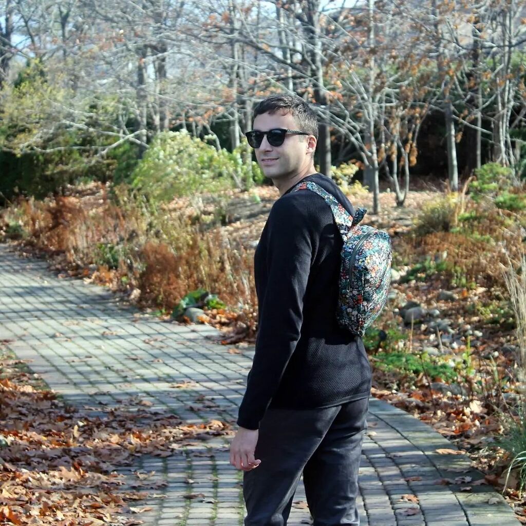 BeckerHandmade's tweet image. I've made a small collection of sling bags that are now available! These bags are perfect day bags or to carry your personal items while traveling. 

The exterior of this bag is Rifle Paper Co unbleached canvas and the interior is quilting cotton. It has… instagr.am/p/CkqQ2rvAe2p/