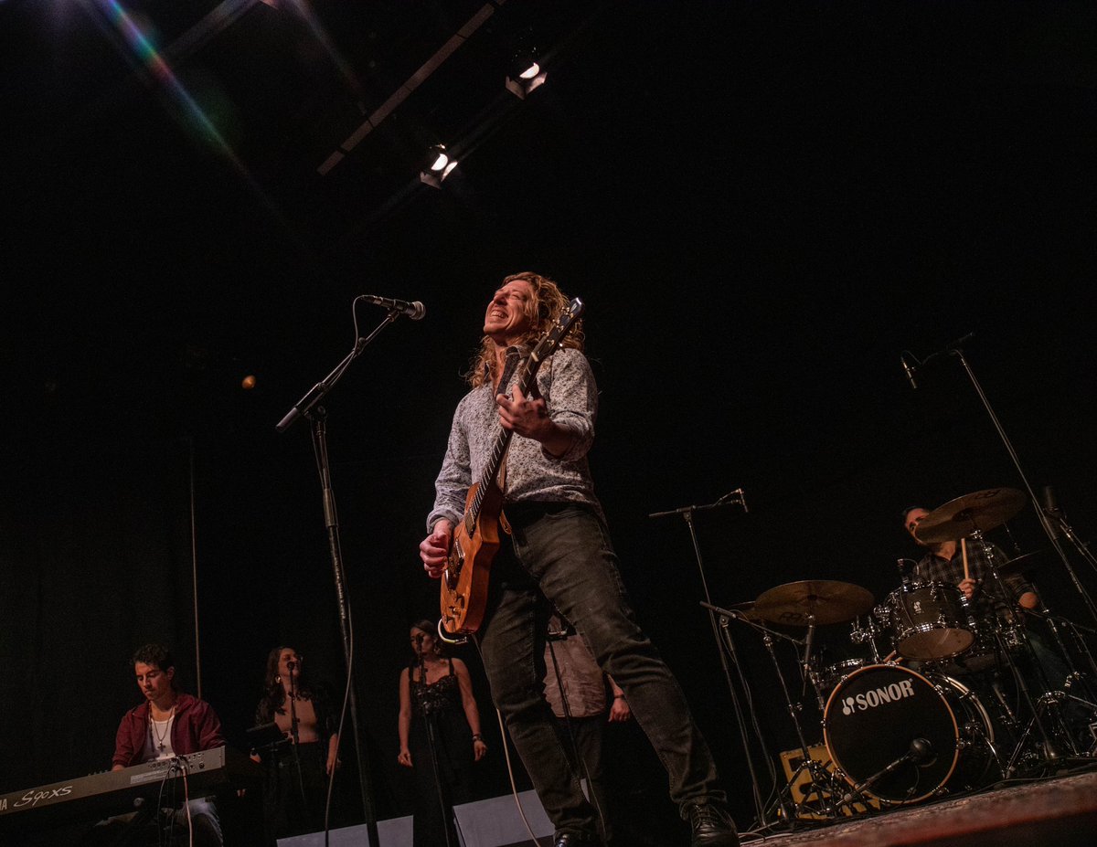 Have a great Monday, everyone!
.
📸: Robert Georgeff