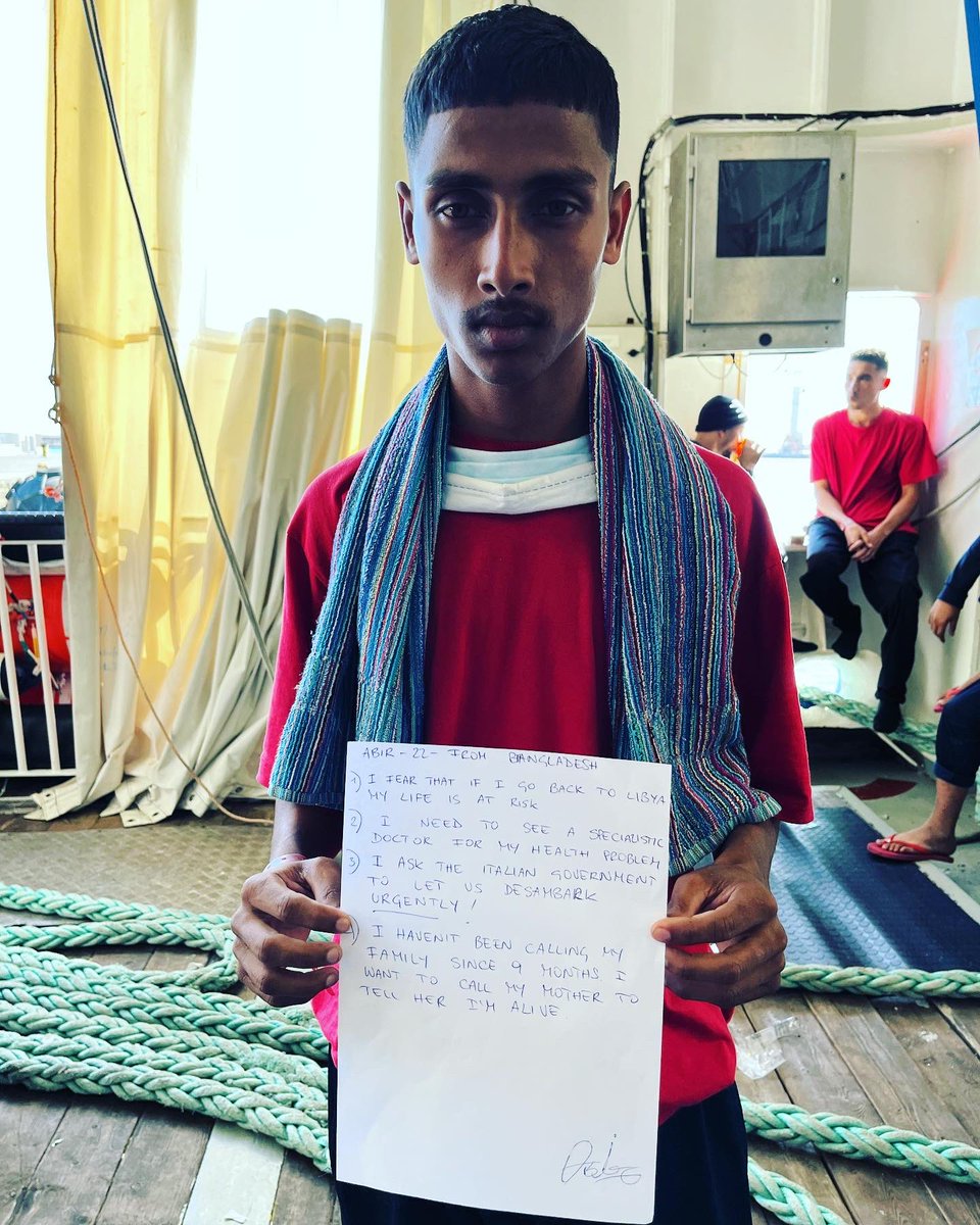 zdizoro's tweet image. Mattinata di svenimenti, malori, tuffi in mare tentati e riusciti. “Carico residuale” difficile da gestire #geobarents #msf