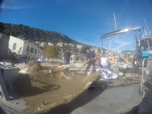 Premarmed's tweet photo. Soutien unités @MarineNationale sous autorité @Premarmed pour contribuer à l'opération #NettoyageCitoyen♻️en rade de @Villefranche06
Intervention en lien avec autorités locales & #DDTM06 suite installation d'une #ZMEL contribuant à une meilleure gestion des mouillages⚓️🌱 https://t.co/I0ndiOTFwN