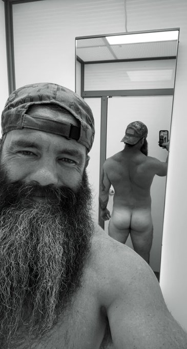 I hate shopping. But I like changing rooms. https://t.co/6Q0y0NgJIl