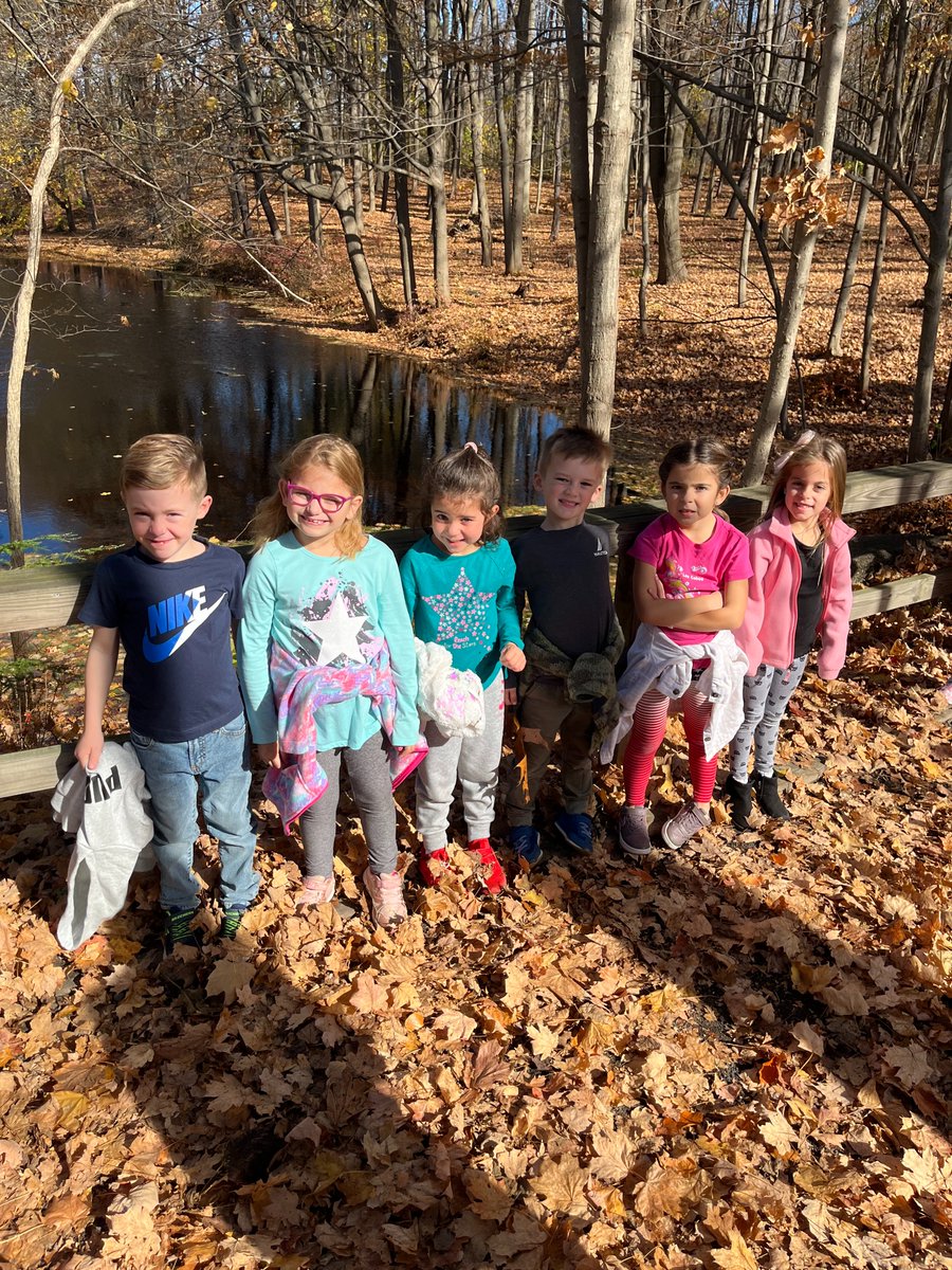 Our Kindergarten students had a great learning experience Friday going on a nature hike and using their senses for signs of fall at “Hungerford Nature Center.”  They also explored the barnyard to get up close with many animals and and learn how they prepare for winter.