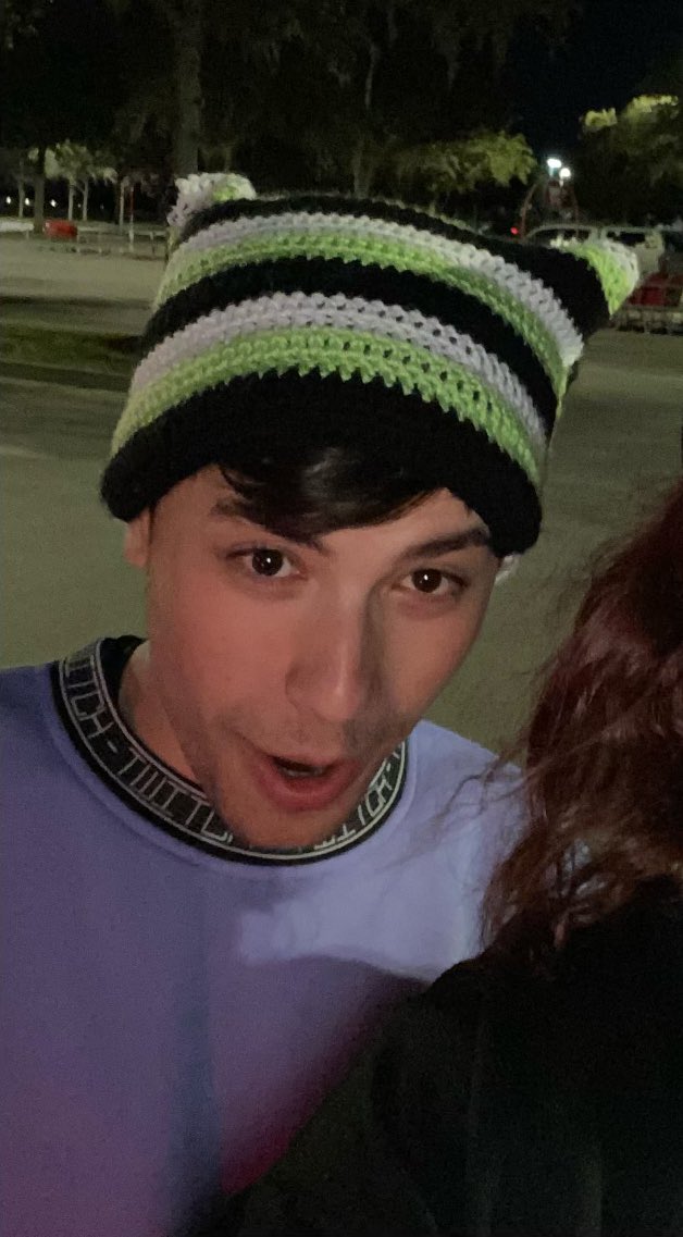 AbsolutFruit's tweet photo. MY FRIENDS FRIEND SAW DTEAM AT TARGET AND GOT A PHOTO W GEORGE WTFWTFWFT ‼️‼️‼️‼️‼️‼️‼️ https://t.co/0mMsvJCNDY