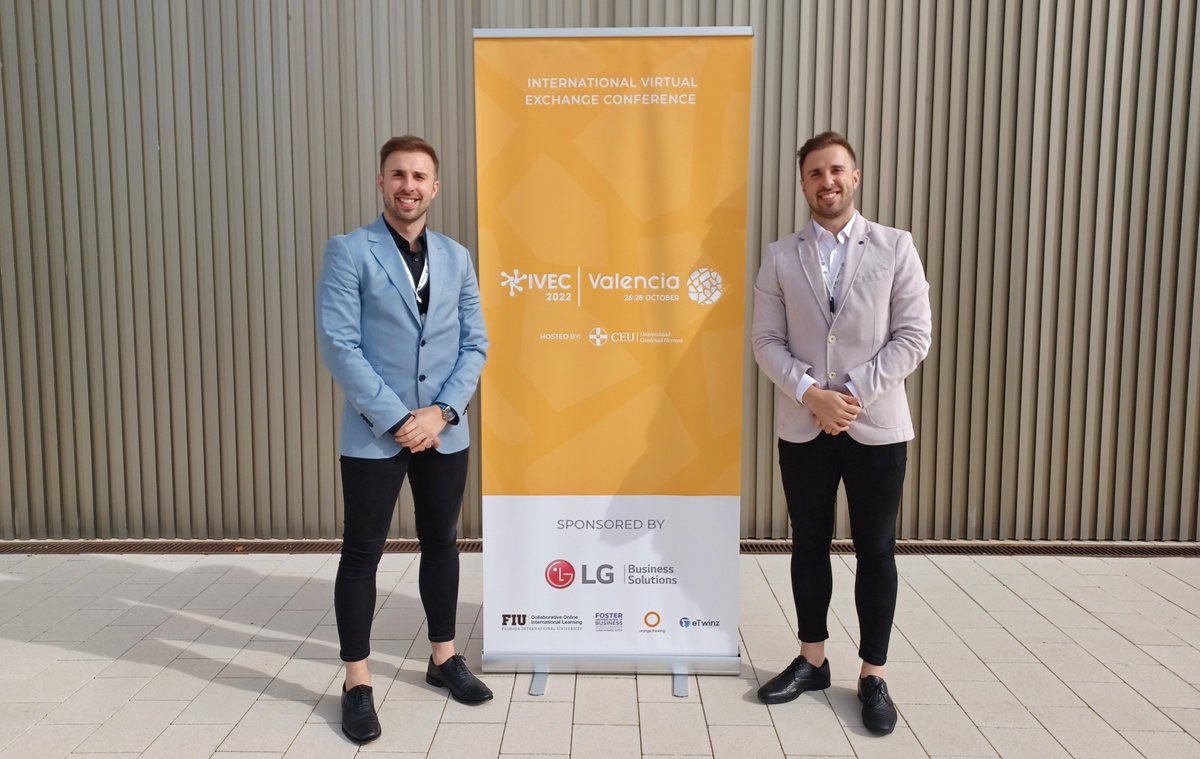 👥️️ Double trouble with the #eTwinz today at #IVEC2022! Good news is, they will be back tomorrow leading our special sponsor session with @lgespana Great fun and great professionals, thank you @eTwinzEDU !