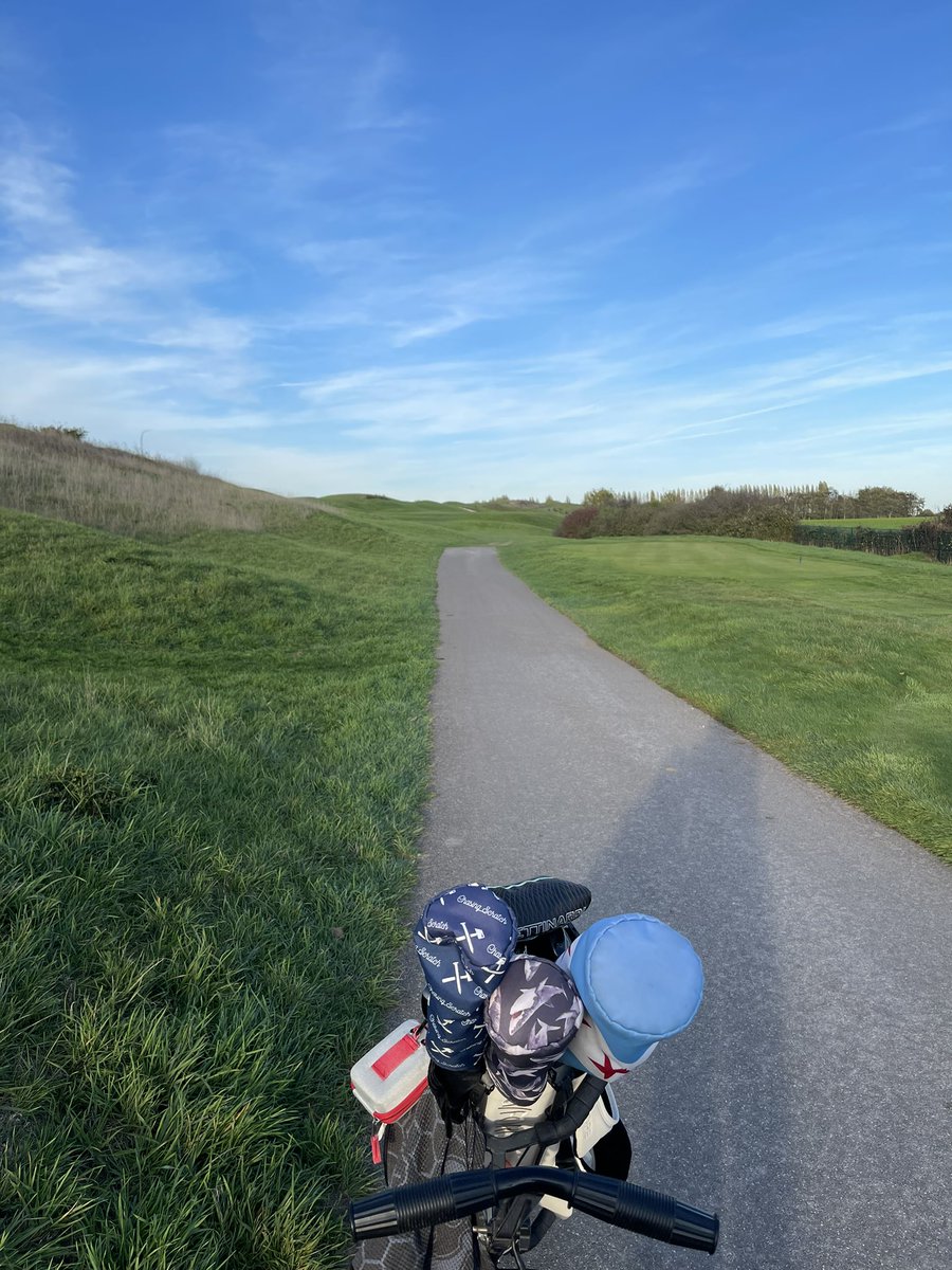 NiceLagPutt's tweet photo. When you miss the @velcren invitational because you have to go to Paris. Representing #TeamShark and @chasingscratch0 at the home of the 2018 Ryder Cup and the 2024 Olympics. Kudos to @caycegolf for the head covers. https://t.co/5qvvRmNRS9