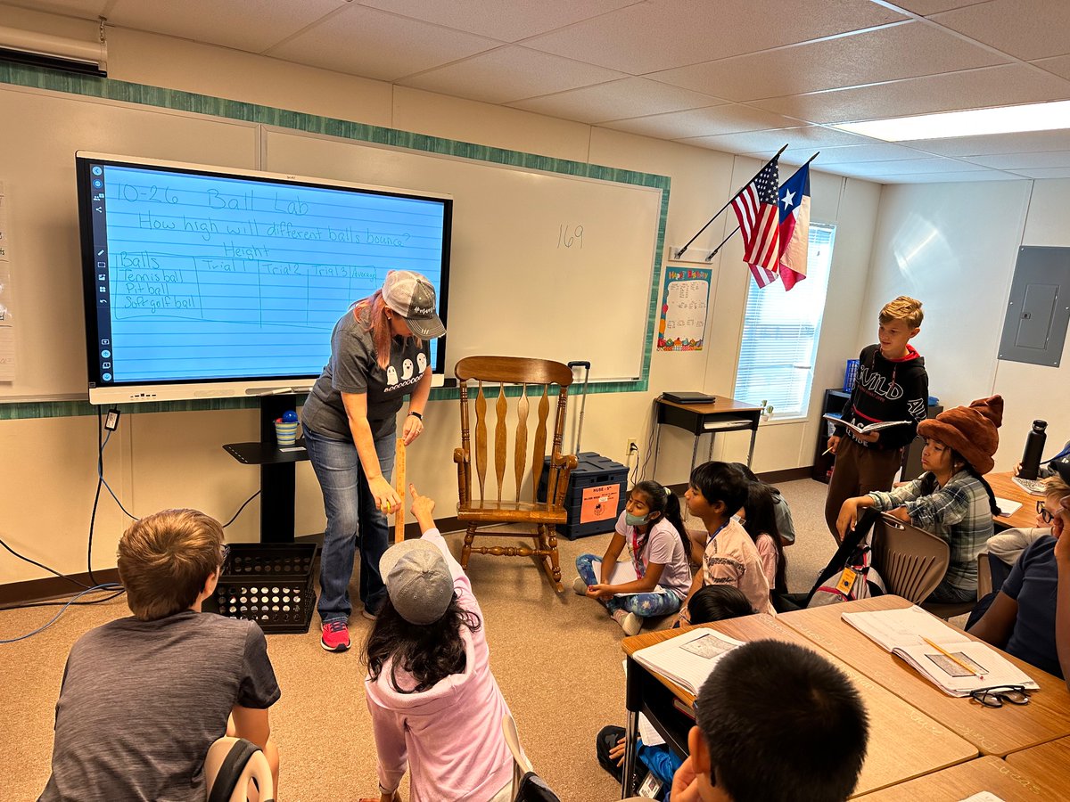 A read aloud and an experiment in 5th grade science today!  These kiddos were super engaged in learning! <a href="/ChristyHuse/">Christy Huse</a> <a href="/TWEHowl/">Tom Wilson Elementary</a> #twehowl