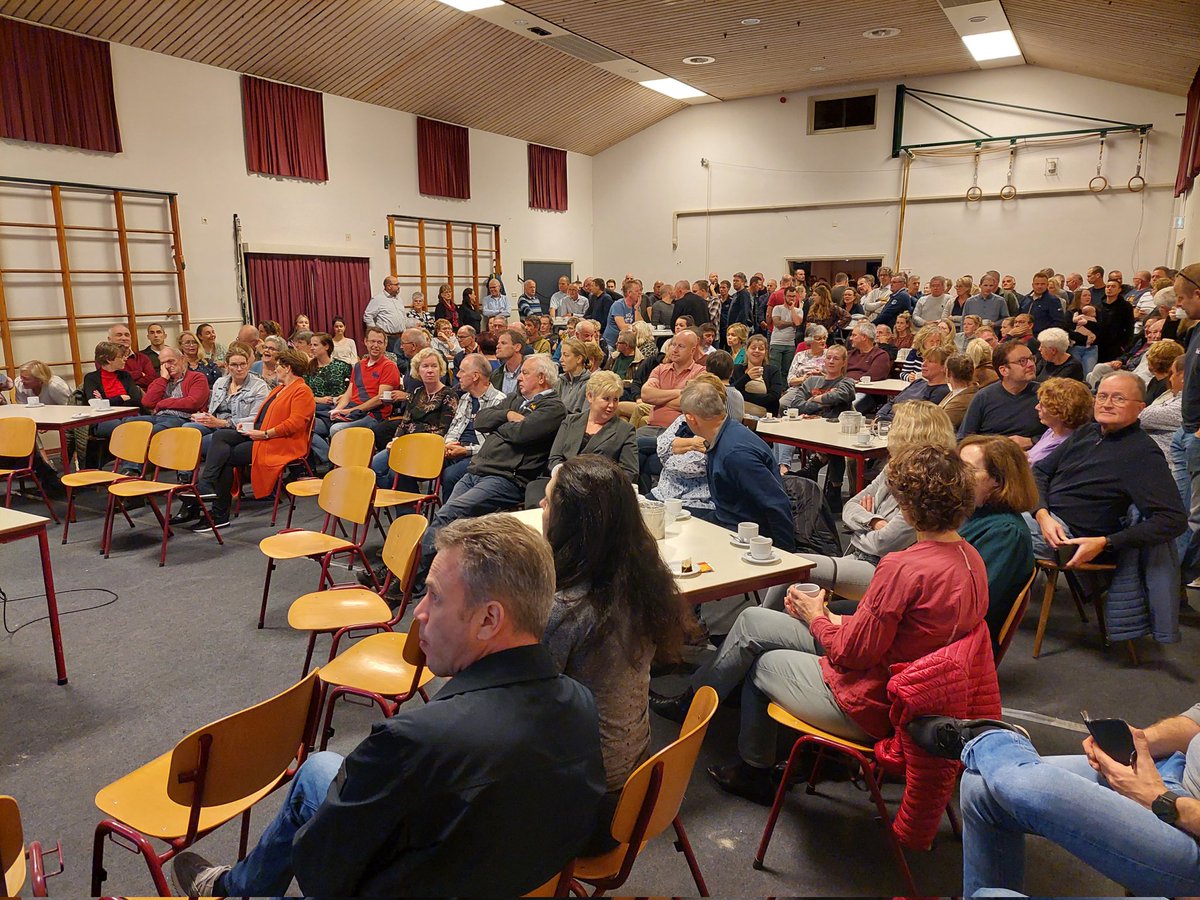 Volle bak in de Vorselaer als Biezenmortel zich laat voorlichten over de opvang van alleenstaande minderjarige vreemdelingen in de Beukenhof.