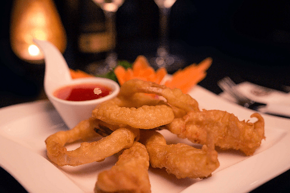 Tempura Prawns and Onion Rings
King prawns and onion rings served in a light crispy tempura batter, served with a chilli dipping sauce. 😋

tomyam.co.uk/monton 

#montonthai #monton #eccles #salford #manchester #thaifood