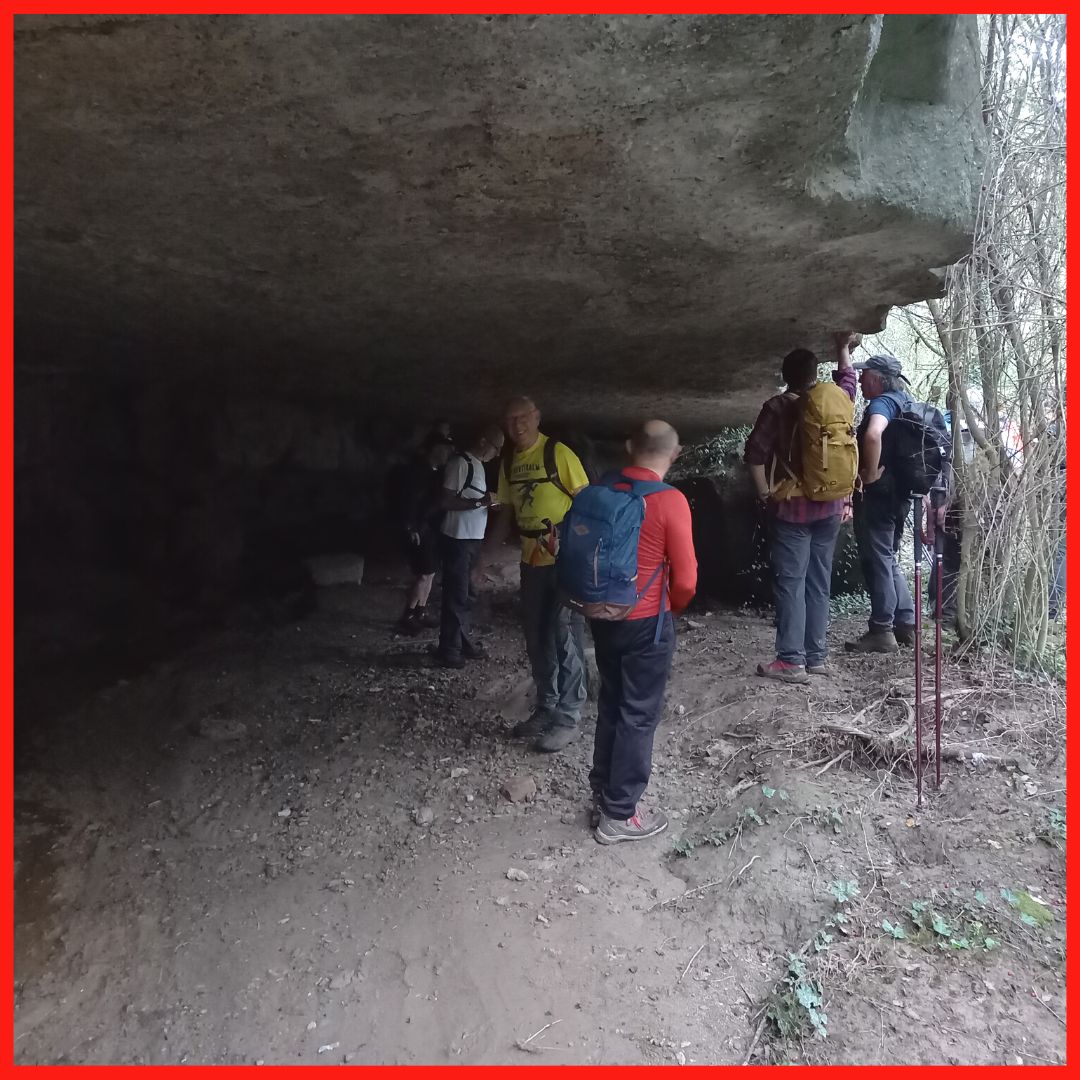 GECA_84's tweet photo. Última sortida de la Secció Muntanya a la bauma de les 7 portes (Berguedà), un recorregut que passa per bonics racons fins arribar a la balma, on la parada és obligatòria. 👣
#gecamuntanya #excursionisme #senderisme #geca #berguedà #muntanya #grupexcursionista https://t.co/1XgtyJY0hT