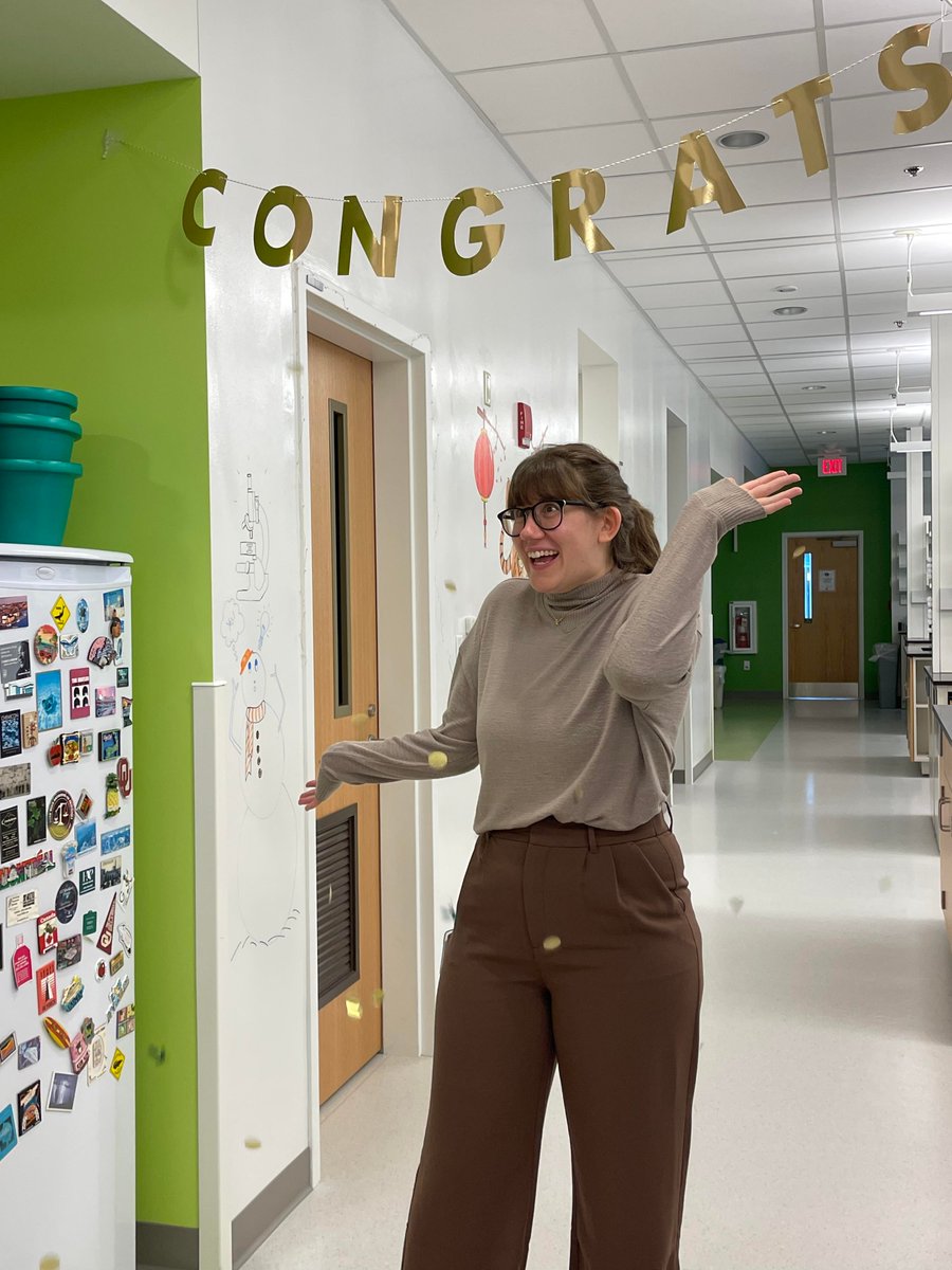 comptonmitosis's tweet photo. Melissa successfully defended her PhD! Congratulations, Dr. Parks! 🥂👩‍🎓 https://t.co/Fw9HwS02DC