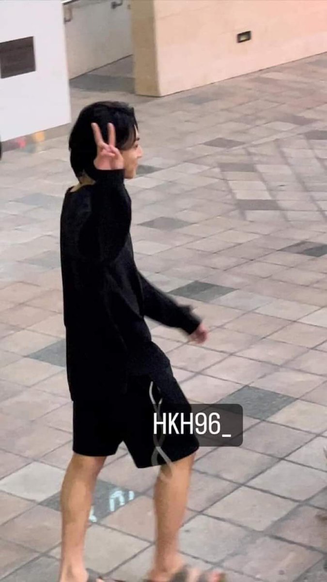 gorryaa0's tweet photo. 1 _ Jungkook in a foreign country which doesn't respect his personality
2_ Jungkook in an Arabic county which respects his personality
#JUNGKOOK
#Qatar
#ARABARMY https://t.co/KOtaaocbUo