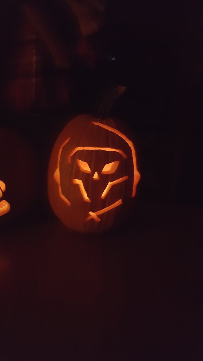 SpecialBuilder's tweet photo. I got to Pirate Legend in @SeaOfThieves recently, so my Halloween decorations this year are 100% a brag to the neighbors https://t.co/M1e6SRcNWQ