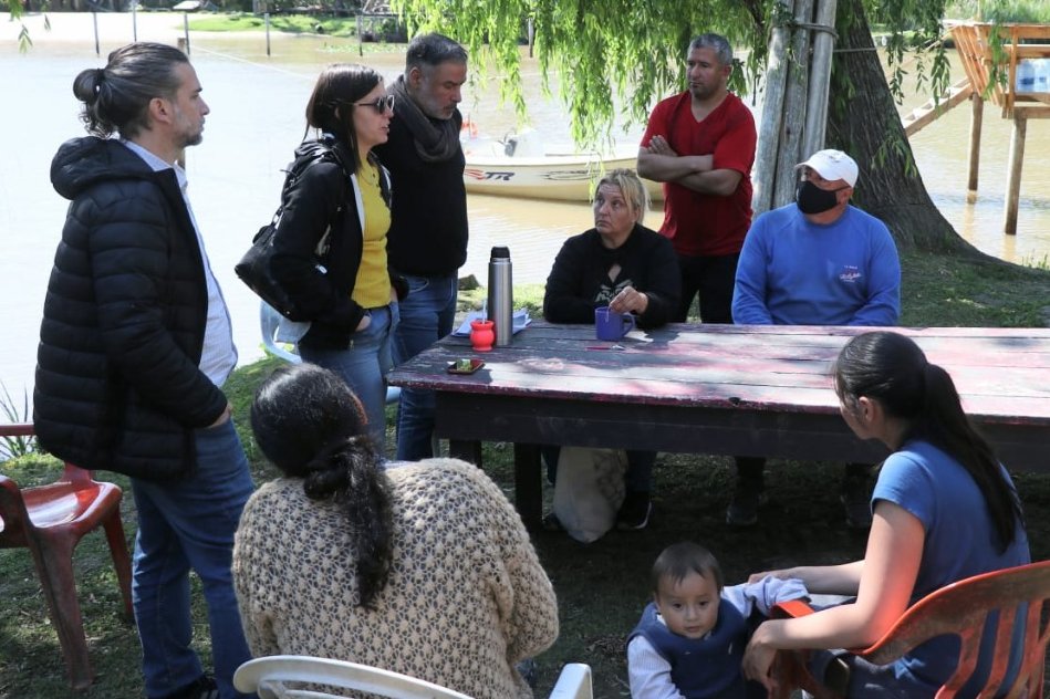 #Tigre 🔹Visitamos a familias de las islas del Delta que enfrentan una disputa judicial por la tierra. 🔹Nos reunimos con todas las partes interesadas y acordamos seguir trabajando para llegar a una solución pacífica.