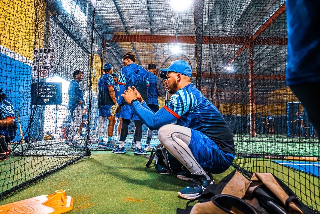 Rain or shine, aquí se practica. Gracias a @elshaddaihitting y el amigo Raúl Casanova (exjugador de Grandes Ligas) por las facilidades.

#SanturceTuJefe #TodosSomosCangrejeros #CangrejerosdeSanturce #LaInvernal