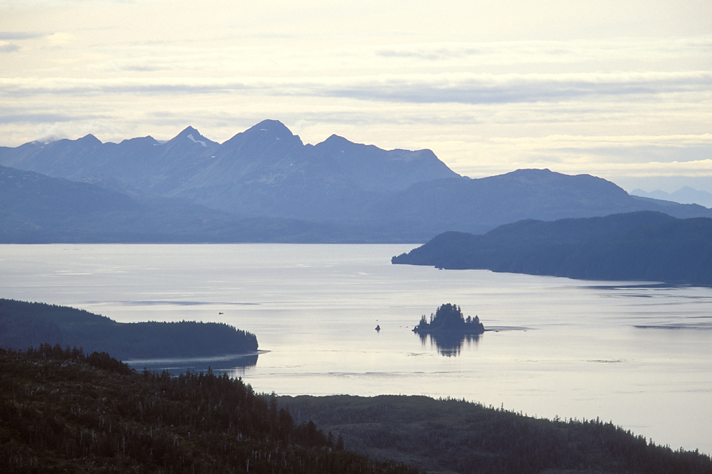 CopperWatershed's tweet photo. A bird's eye view of the Copper River watershed: The Copper River is 290 miles long and drops an average of about 12 feet per mile, draining more than 24,000 square miles of land and habitat.
That's a lot of watershed and habitat to preserve and protect. 
https://t.co/FbXu8pUa1p https://t.co/iM5LPCbe3I